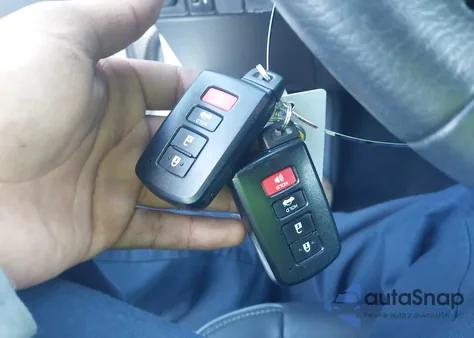 2018 Toyota Corolla Xle z USA, uszkodzony, nr VIN 2T1BURHE2JC022235